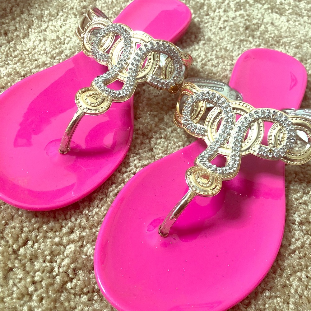 Women’s fuchsia sandals